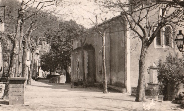 La place de l' église (cpa) 