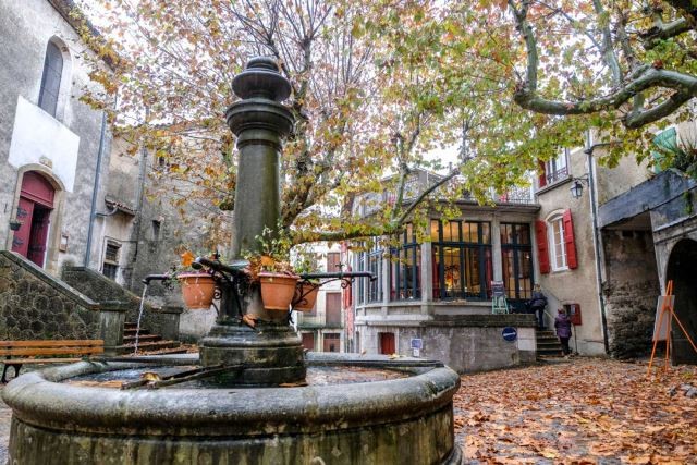 La fontaine de la place