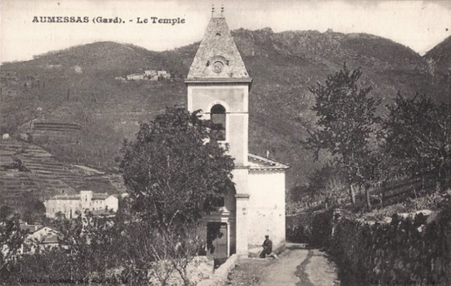 Le temple (cpa) 