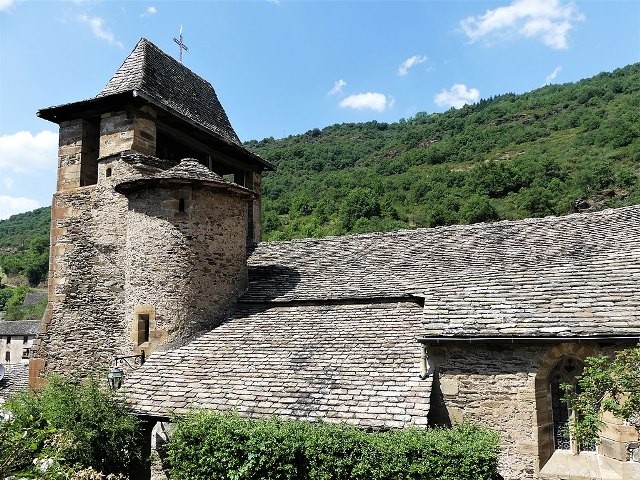 Brousse le chateau aveyron eglise saint jacques le majeur clocher et escalier