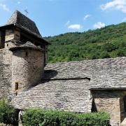 Brousse le chateau aveyron eglise saint jacques le majeur clocher et escalier