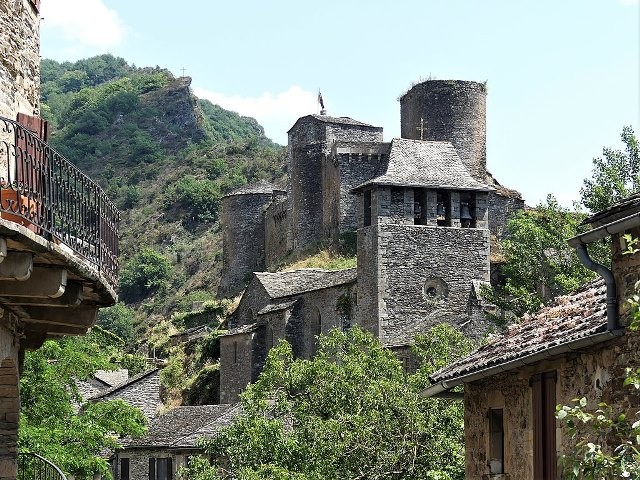 Brousse le chateau aveyron eglise saint jacques le majeur et chateau