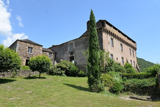 Brousse le chateau aveyron le chateau le logis fortifie