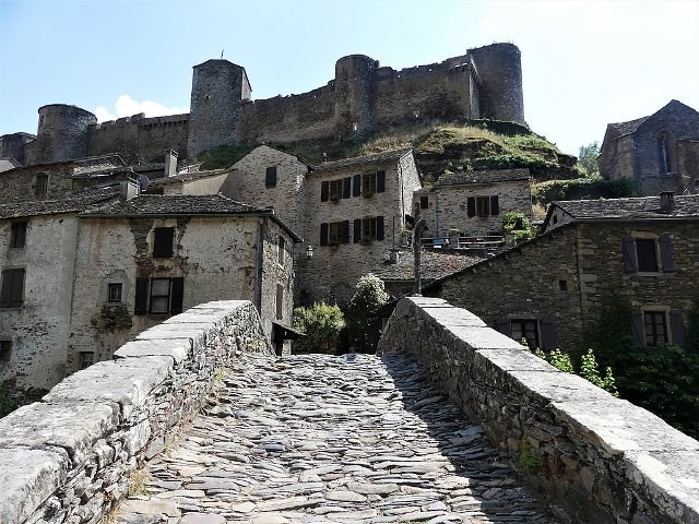 Brousse le chateau aveyron vue du pont