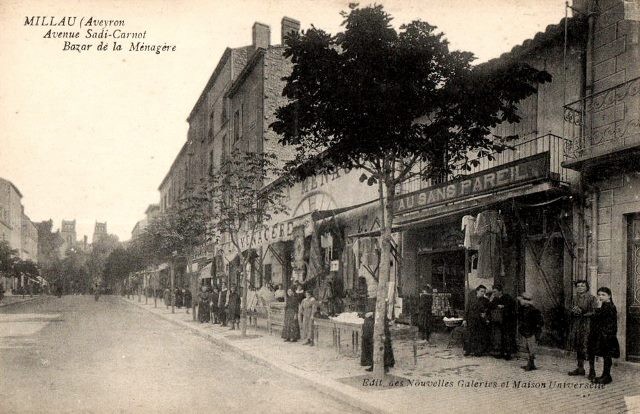 L' avenue Sadi Carnot, le bazar (cpa)