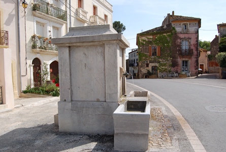 Puilacher (Hérault) La fontaine