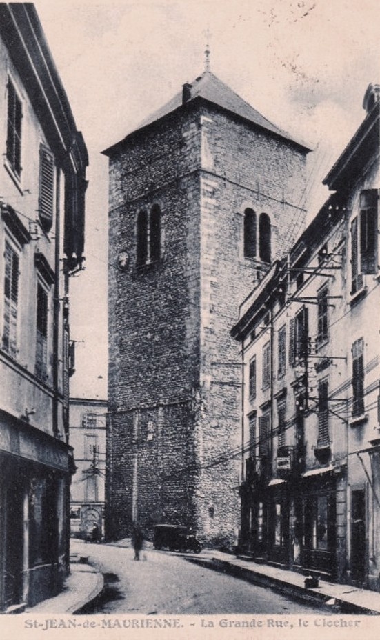 Saint-Jean-de-Maurienne (Savoie) La Grand' rue et le clocher CPA