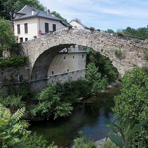 Saint jean du bruel aveyron le pont vieux roman sur la dourbie