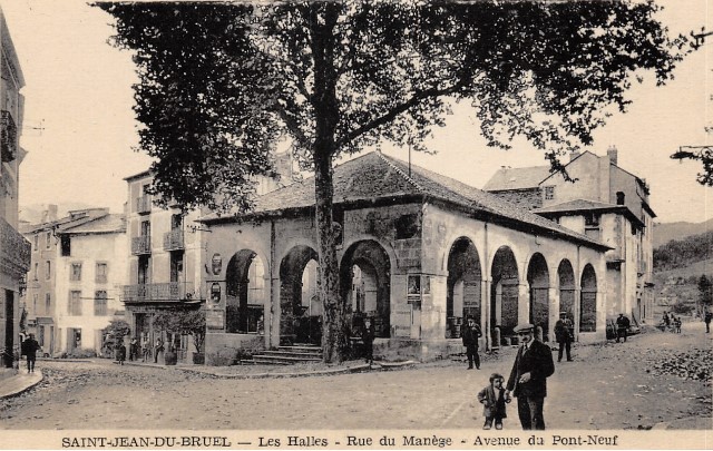 Saint jean du bruel aveyron les halles et rue du manege cpa