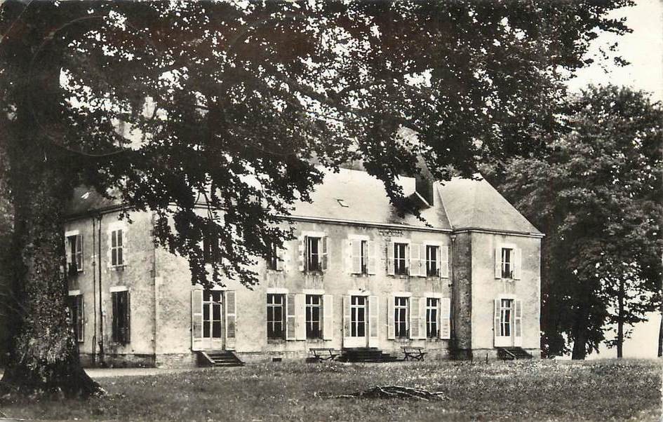 Saint-Saulge (Nièvre) Le château Saint-Pierre CPA