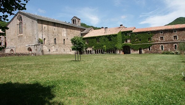 Sylvanes aveyron abbaye cloitre