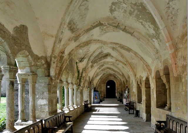 Sylvanes aveyron abbaye cloitre