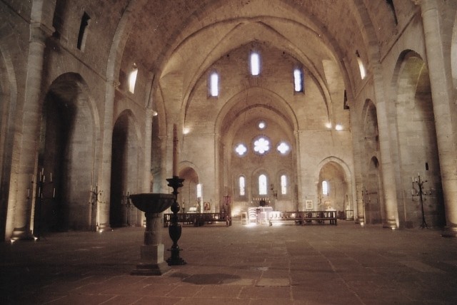 Sylvanes aveyron abbaye nef et sanctuaire