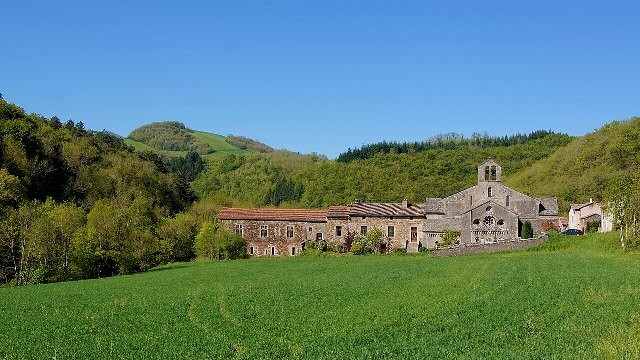 Sylvanes aveyron abbaye vue generale