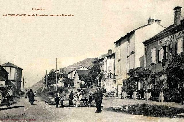 L' avenue de Roquefort (cpa)