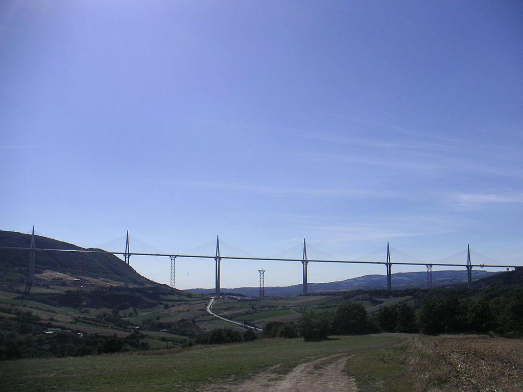 Millau aveyron viaduc vue depuis creissels