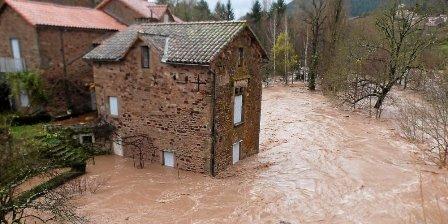Saint felix de sorgues aveyron cpa le pont vieux inondations 2011